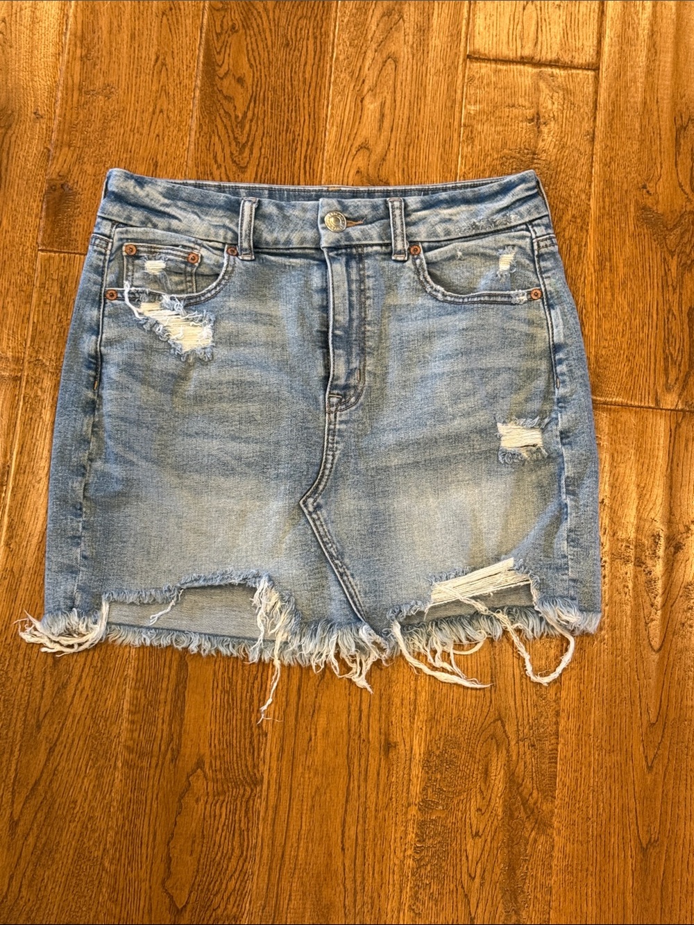 American Eagle Curvy Hi-Rise Mini distressed skirt